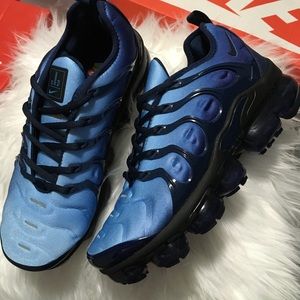 NIKE AIR VAPORMAX PLUS